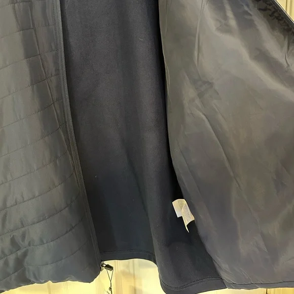 NWT Callaway Golf quilted men’s jacket for lightweight warmth; full-zip jacket